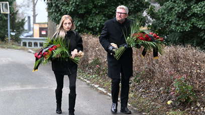 FOTO: Lidé se přicházejí rozloučit s Patrikem Hezuckým.