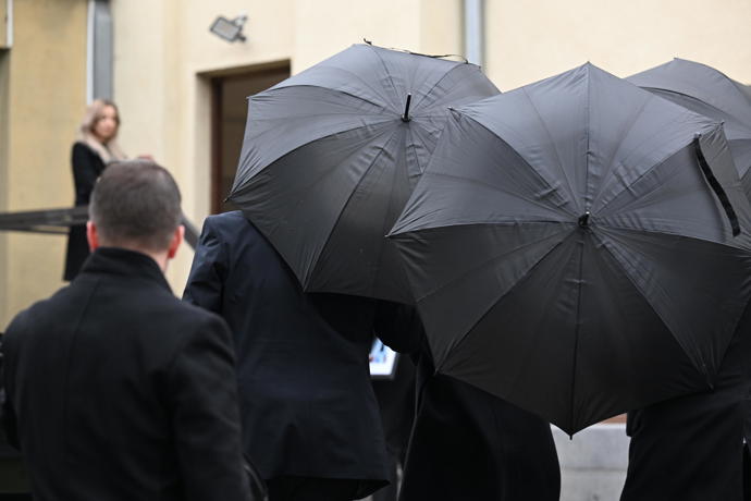 FOTO: Rodina Patrika Hezuckého přišla dát poslední sbohem. – stránka 244