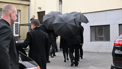 FOTO: Nikola Hezucká přišla dát poslední sbohem svému muži.