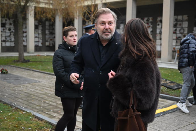 FOTO: Roman Ondráček na pohřbu Patrika Hezuckého. – stránka 222