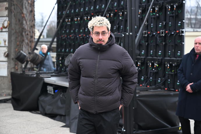 FOTO: Mirai na pohřbu Patrika Hezuckého. – stránka 177