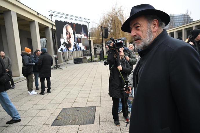 FOTO: Michel Fleischmann na pohřbu Patrika Hezuckého. – stránka 191