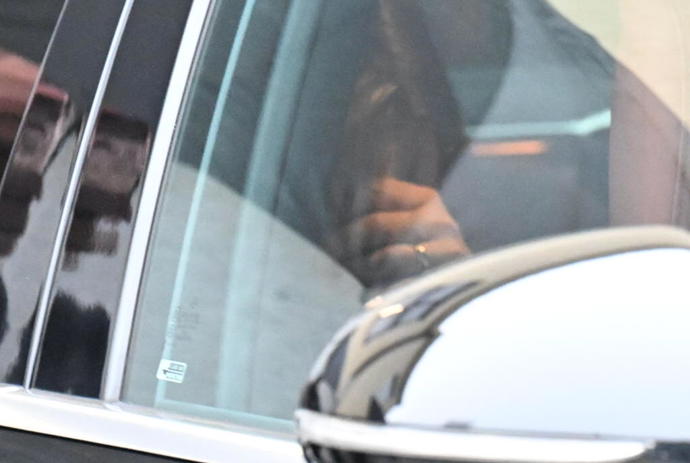 FOTO: Nikola Hezucká si skrývala tvář. – stránka 111