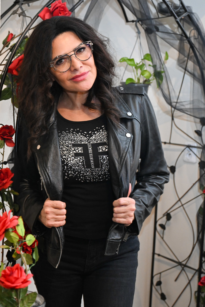 FOTO: Zpěvačka Ilona Csáková. – stránka 1