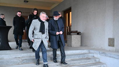 FOTO: Z pohřbu Patrika Hezuckého odcházeli smuteční hosté zdrcení.