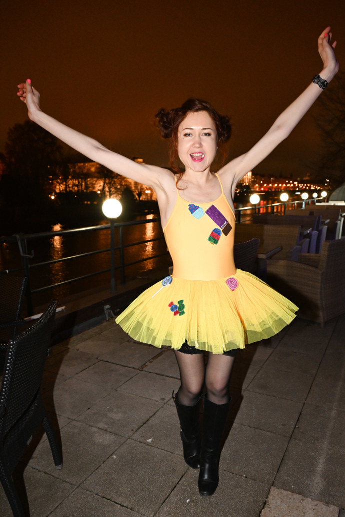 FOTO: Eva Toulová opět v bizarním modelu. – stránka 44