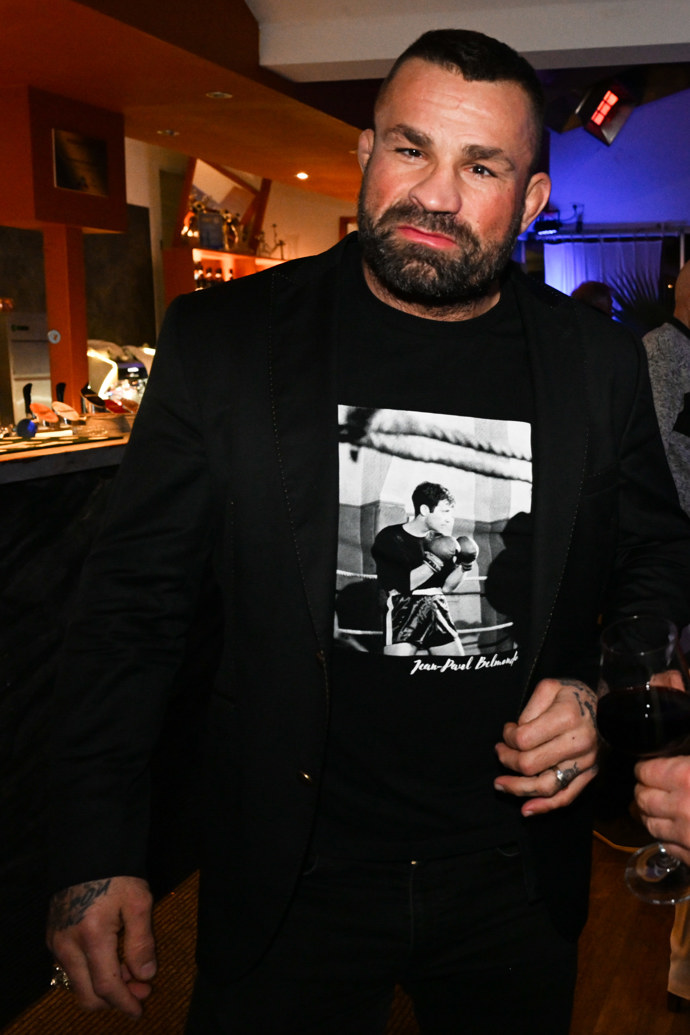 FOTO: Karlos Vémola nesměl chybět. – stránka 28