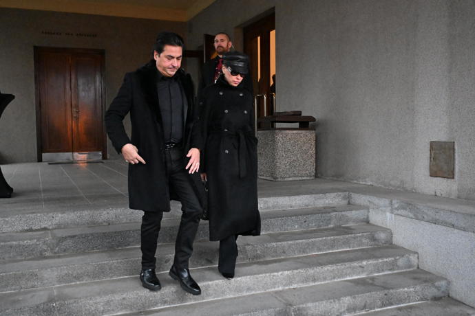 FOTO: Z pohřbu Patrika Hezuckého odcházeli smuteční hosté zdrcení. – stránka 106