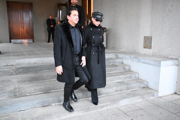 FOTO: Z pohřbu Patrika Hezuckého odcházeli smuteční hosté zdrcení. – stránka 105