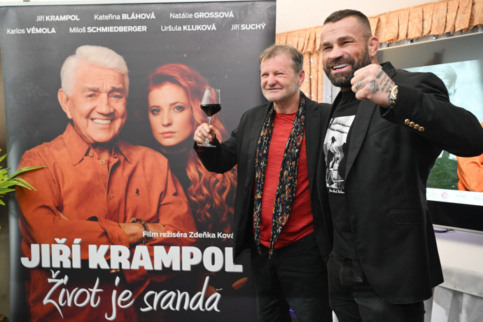 FOTO: Karlos Vémola byl hlavní hvězdou. – stránka 26