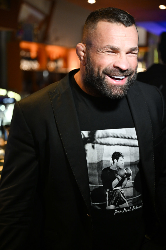 FOTO: Karlos se snažil udržovat pozitivní náladu. – stránka 16