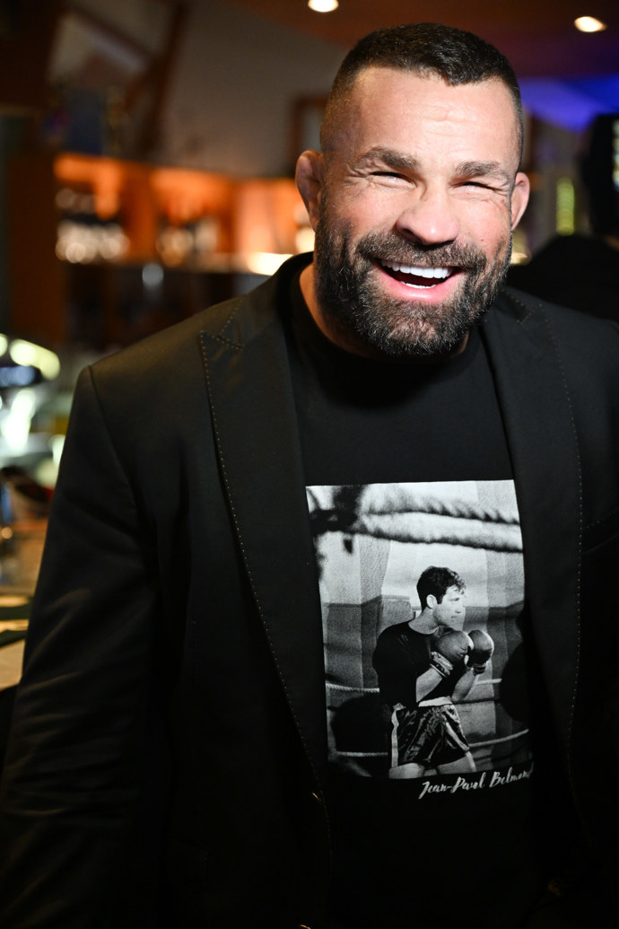 FOTO: Karlos Vémola dorazil v dobré náladě. – stránka 25