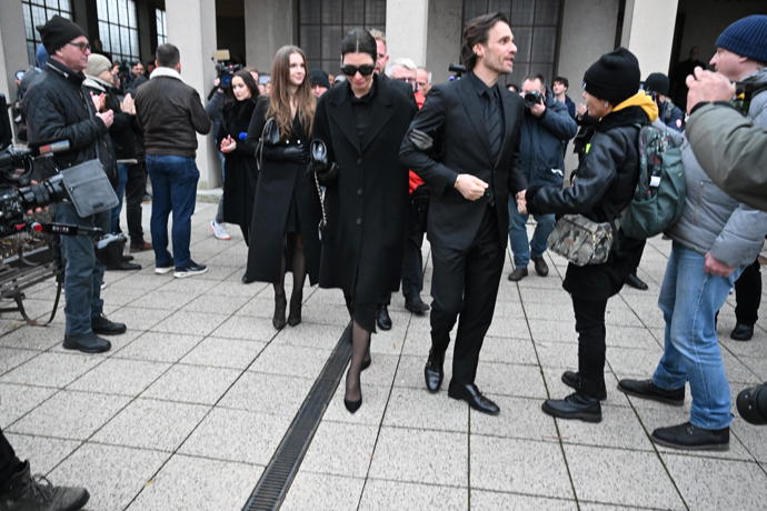 FOTO: Leoš Mareš po boku své ženy Moniky. – stránka 48