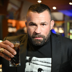 Karlosovi hrozí vězení.