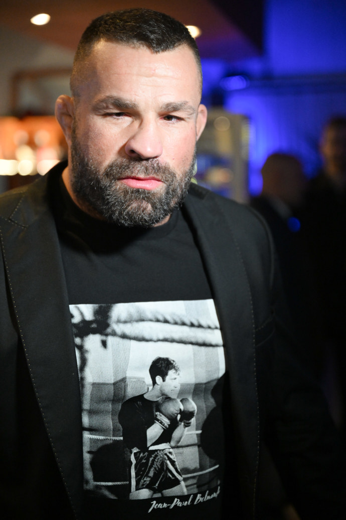 FOTO: Karlos Vémola naštvaně odešel z rozhovoru. – stránka 13