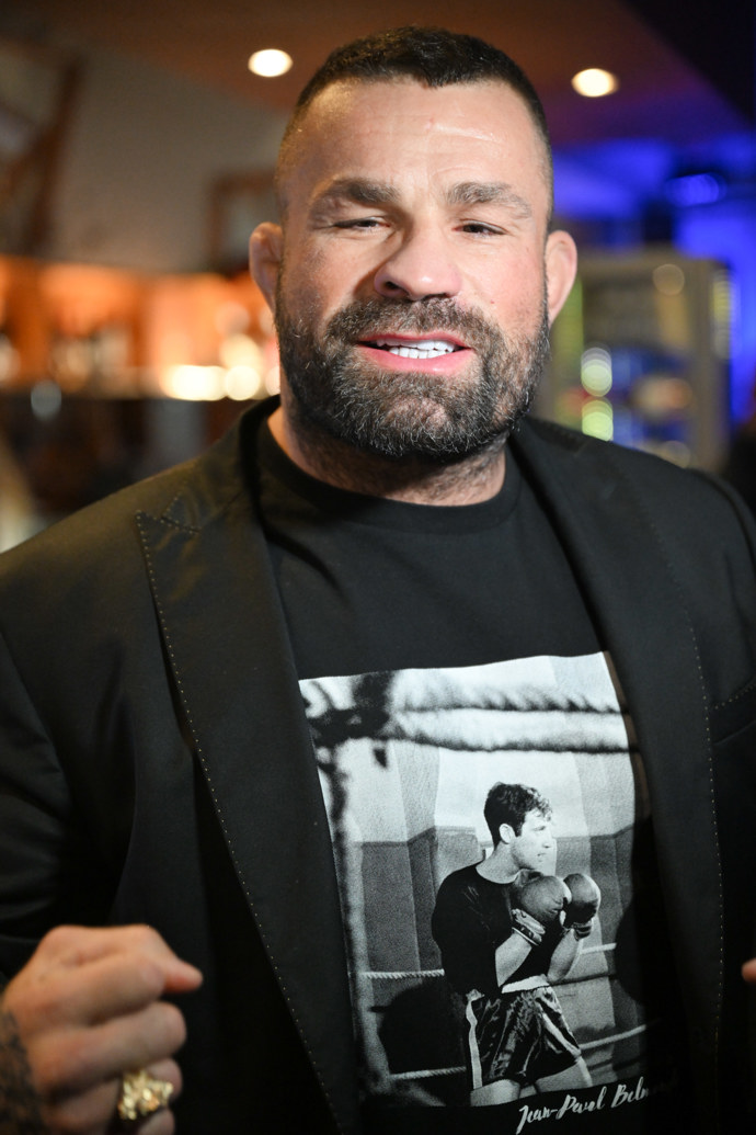 FOTO: Karlos Vémola měl dobrou náladu. – stránka 24