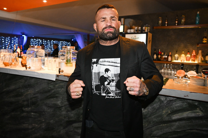 FOTO: Karlos Vémola. – stránka 11