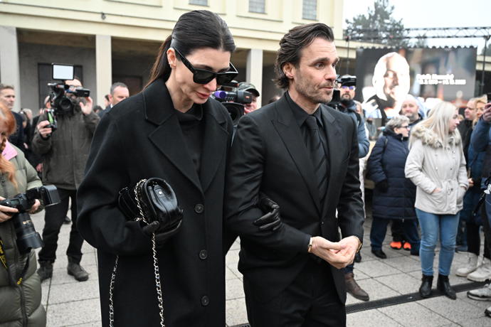 FOTO: Leoš Mareš po boku své ženy Moniky. – stránka 102