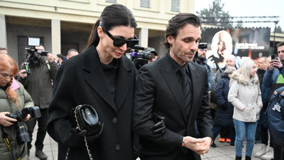 FOTO: Leoš Mareš po boku své ženy Moniky. Oba vypadali zdraceně.