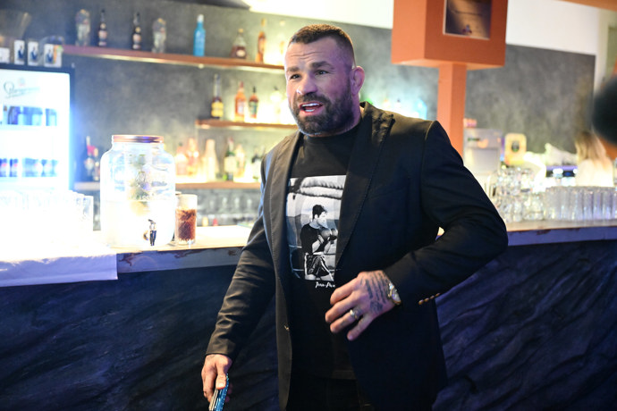 FOTO: Zpočátku měl Terminátor dobrou náladu a rozdával úsměvy. – stránka 2