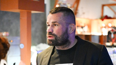 FOTO: Nervózně se rozhlížel po místnosti.