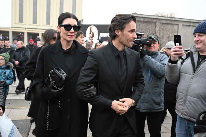 FOTO: Leoš Mareš po boku své ženy Moniky. – stránka 41