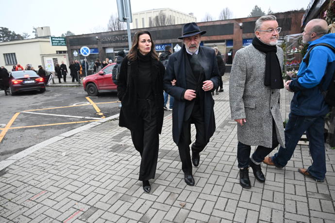 FOTO: Michel Fleischmann odcházel s Milošem Pokorným a Adélou Gondíkovou. – stránka 9