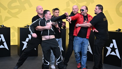 FOTO: Pomalu snejksi ukázal bříško.