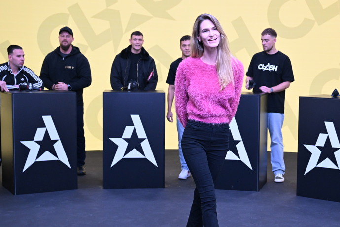 FOTO: Lucie Široká dorazila s úsměvem od ucha k uchu. – stránka 1