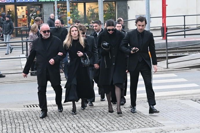 FOTO: Manželé Marešovi spolu s ostatními smutečními hosty zamířili do nedalekého podniku. – stránka 33