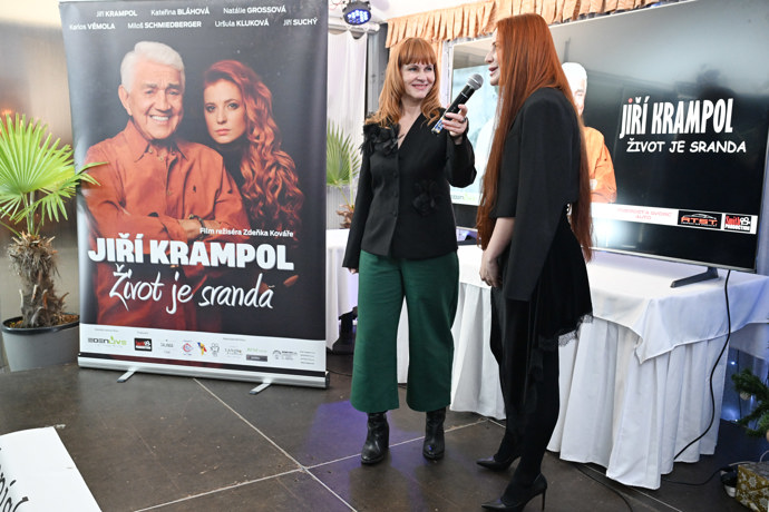 FOTO: Kateřina představila dokumentární film, ve které provází diváky kariérou Jiřího Krampola. – stránka 12