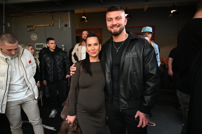 FOTO: Zamilovaný pár Bára Stříteská a Marek Valášek alias Datle. – stránka 128