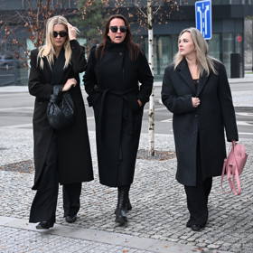 Zorka Hejdová, Lucie Šilhánová a Katka Říhová odcházely z pohřbu společně.