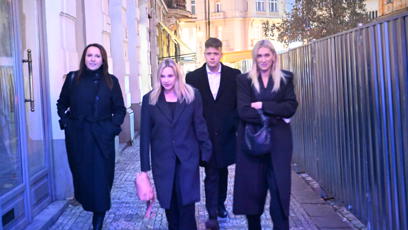 FOTO: Kolegyně Hezuckého z rádia Evropa 2 šly po pohřbu do baru. Nechyběly ani Zorka Hejdová a Katka Říhová.