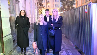 FOTO: Kolegyně Hezuckého z rádia Evropa 2 šly po pohřbu do baru. Nechyběly ani Zorka Hejdová a Katka Říhová.