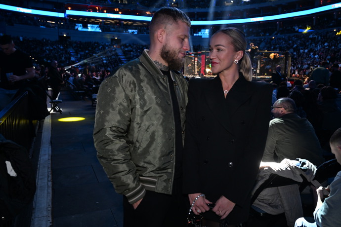 FOTO: Nela Slováková a Radek Roušal vypadají stále velmi zamilovaně. – stránka 16