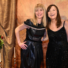 Beata zve svoji snachu Lucii na každou módní přehlídku. 