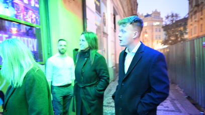 FOTO: Hosté šli po pohřbu Hezuckého do baru.