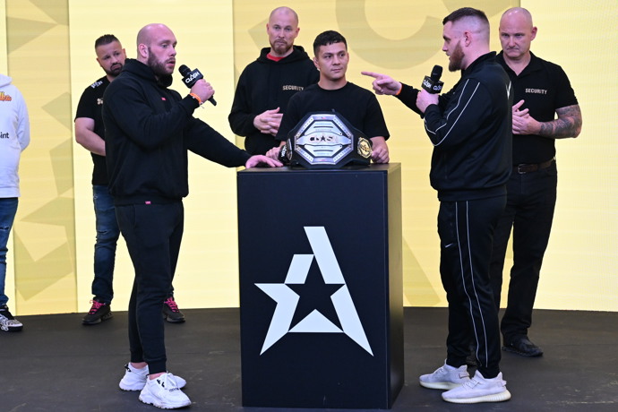 FOTO: René Rendys a Jan Rybka na závěrečné tiskové konferenci Clashe 14. – stránka 1