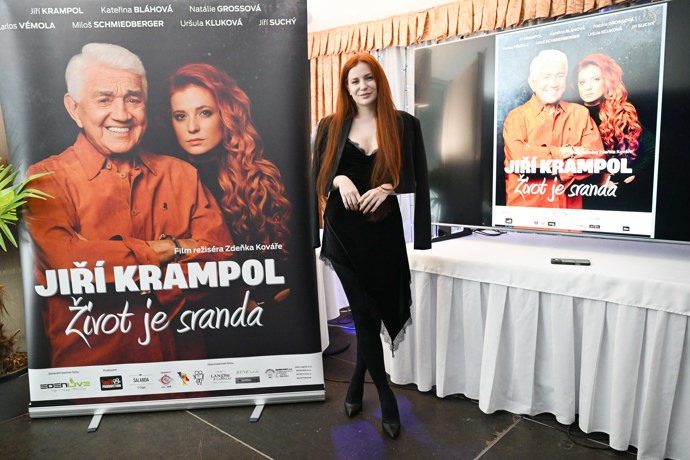 FOTO: Veřejnost jí v minulosti chvíli vnímala i jako milenku Jiřího Krampola. – stránka 8