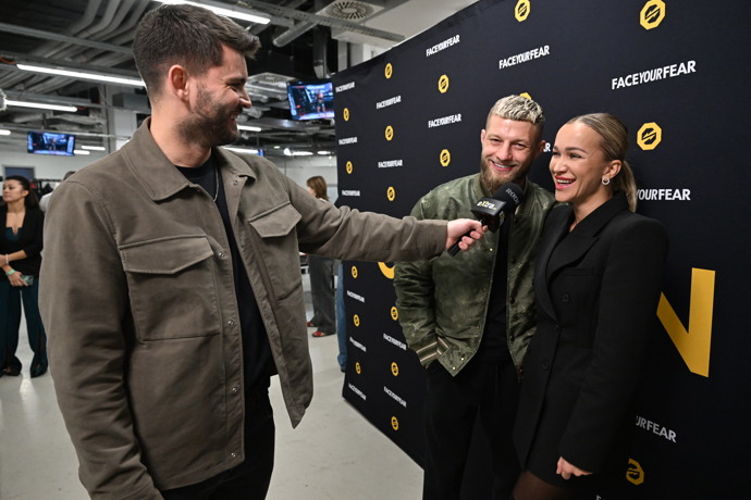 FOTO: Nela Slováková po boku Radka Roušala září. – stránka 10