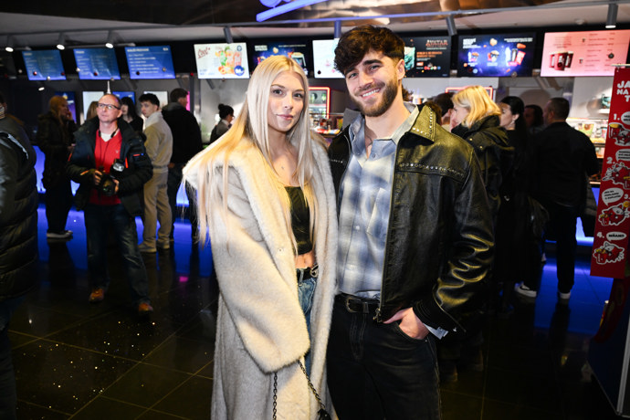 FOTO: Lu Jambor s krásnou Annou Hamannovou alias Kafu. – stránka 10