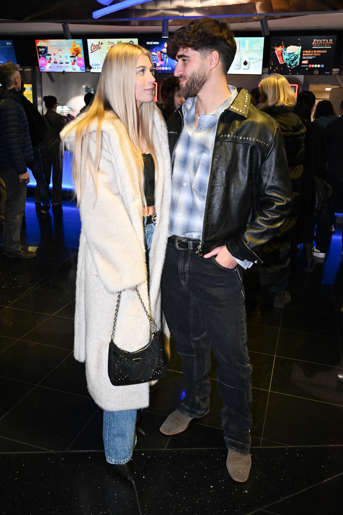 FOTO: Anna Hamannová a Lu Jambora jsou zamilovaní až po uši. – stránka 8