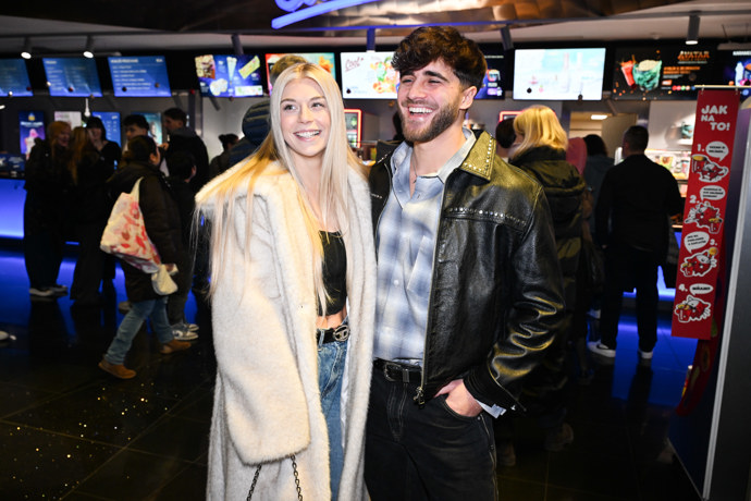 FOTO: Anna Hamannová s Lu Jamborou s úsměvem od ucha k uchu. – stránka 4