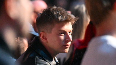 FOTO: Adam Mišík v hledišti.