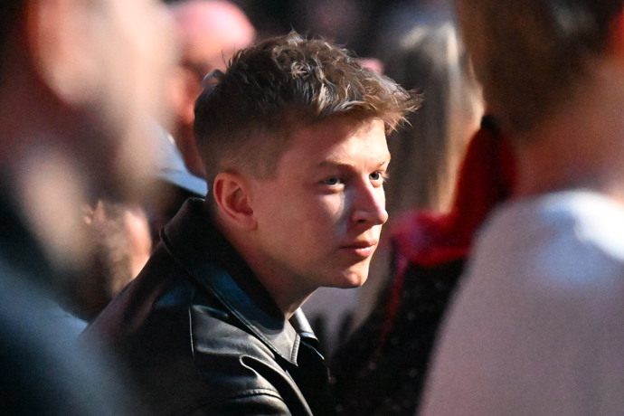 FOTO: Adam Mišík v hledišti. – stránka 16