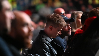 FOTO: Mišík se koukal do telefonu.