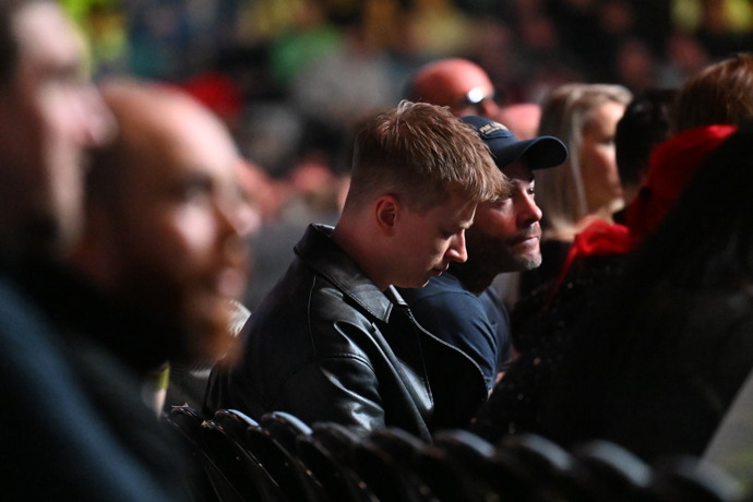 FOTO: Mišík se koukal do telefonu. – stránka 15