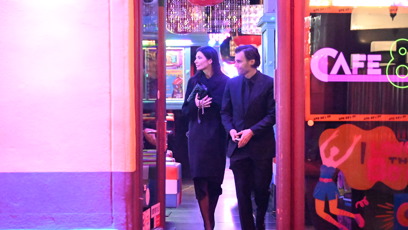 FOTO: Leoš Mareš a Monika Marešová při odchodu.