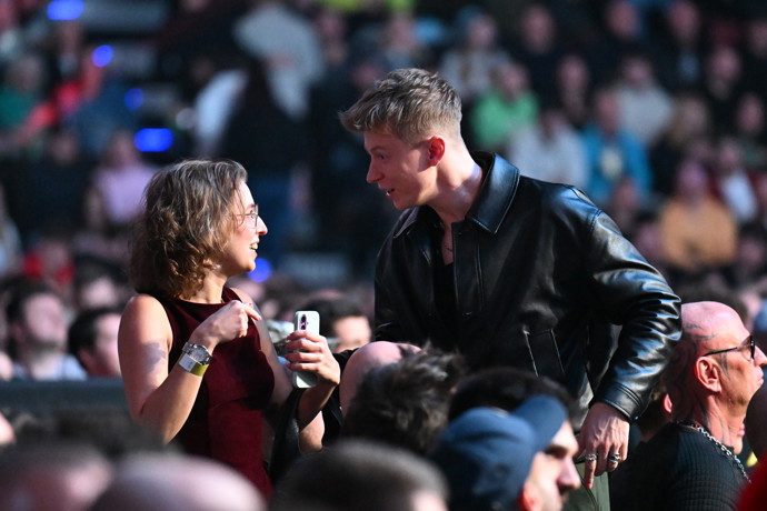 FOTO: Mišík a Vavrovičová. – stránka 8